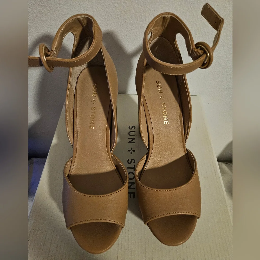 Heels - Picture 2 of 7